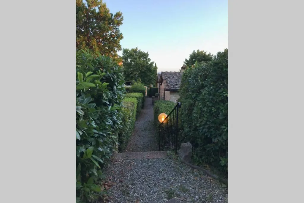Premiere Apartments - Residenza Le Rose Nel Chianti Lornano